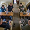 Rusija i Ukrajina: Komandanti ukrajinskih snaga iz čeličane Azovstal u Marijupolju vratili se iz Turske u Ukrajinu, Moskva…