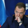 Medvedev pljunuo na ceo zapad "Slušajte Sarkozija, on barem nije izgubio pamet!