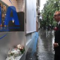 Predsednik Republike Srbije Aleksandar Vučić položio je cveće u školi "Vladislav Ribnikar" na godišnjicu ubistva devet…
