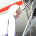 Asanž se ukrcao u avion: Napustio zatvor u Velikoj Britaniji, ovako sada izgleda (video)