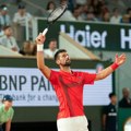VIDEO Napucao Đokovića u nogu, Novak ga od tada razbija gde ga vidi: Đoković juri istorijsku pobedu na Rolan Garosu, ovo…