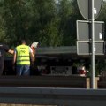 Kamion se prevrnuo i zapalio na auto-putu kod Umčara