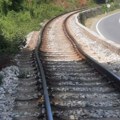 Prizor kao iz filma: Toplotni talas deformisao prugu kao da je od plastelina (FOTO)