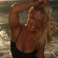 Nataša Bekvalac živi na moru: Spakovala kofere i sa ćerkama iznajmila kuću na plaži u Crnoj Gori - dala ogroman novac za mesec…