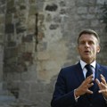 Makron: Ukrajina bi mogla priznati gubitak teritorija u okviru mirovnog sporazuma