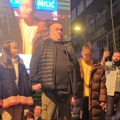 Sin halida Bešlića u suzama izašao na binu i zahvalio se celom Sarajevu: Pored njega sin i ćerka, a publika uglas uzvikuje…