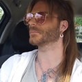 Pevač se razveo pre šest meseci, a sad sa novom devojkom čeka dete: "Tačno je, postaće tata"