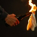 Uhapšen osumnjičeni da je bacio flašu sa zapaljivom tečnošću na automobil
