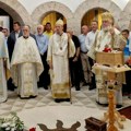 Opstali smo i opstajemo! Snažna poruka episkopa Kirila velikom broju vernika u Prebilovcima /video/