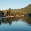 Sezona kupanja na Vlasini produžena za još deset dana