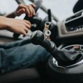 Jedno pitanje koje mnoge zanima: Šta se zapravo desi ako u punoj brzini ubacite u rikverc?