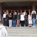 Pesmom „Ovo je zemlja za nas“ gimnazijalci u Leskovcu proslavili pobedu studentske liste