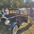 "Oldtajmeri" napunili Tvrđavu treće večeri "Nišvila", najstariji automobil iz 1928. godine