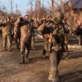 Pakao na frontu - Ukrajinci prilaze ruskoj vojsci, predaju se u grupama