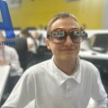 Fantastičan izum mladog srpskog inovatora: Ivan je napravio naočare za slepe slabovide, kad se približe zidu ili pepreci one…