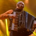 Harmonika odjekivala kotorom: Aleksandar Sofronijević sa svojim orkestrom napravio lom u starom gradu pred Novu godinu…