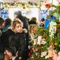 Praznični bazar u Svilajncu: Traje do 6. januara sa brojnim programima za decu (foto)