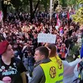 Počeli i studentski i Vučićev skup u isto vreme, deli ih kordon policije