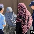 Полиција у рацијама казнила десетине жена због ношења никаба у Киргистану