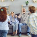 Upravo na Blic TV Ko nam čuva decu? Da li je bolji bebi ili baka servis i šta kad ni jedno nije opcija - saznajte u "Blic danu"…