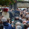 Halid Bešlić sahranjen u Sarajevu: Hiljade ljudi ispratile ga uz pesmu "Romanija"