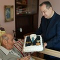 Dačić uručio orden "Jakov Nenadović" veteranu Milisavu Lukiću, učesniku NOB-a i bivšem funkcioneru MUP-a Srbije