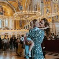 "Imali smo čast" Žena Nikole Rokvića sa ćerkom celivala svetinju u Hramu Svetog Save: "Ljudi, imate moj naklon"