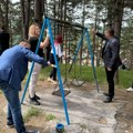 „Priroda nema alternativu, zato deluj i ti“, poručili učesnici akcije uređenja parka na Pori