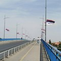 FOTO: Povodom Dana srpskog jedinstva, slobode i nacionalne zastave u Novom Sadu postavljeno 5.000 trobojki