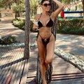 Kao vino! Što je starija, to je bolja: Pevačica gazi 5. deceniju, a kada se skine, svi zaneme, porađala se 2 puta