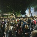 Studenti biciklisti dočekani u Nišu, paralelno održan skup pristalica SNS-a