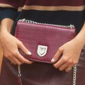 Bordo torbica – luksuzan akcenat u boji za vašu jesenju garderobu