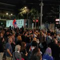 ФОТО Завршен протест "Србија против насиља": Шетња до председништва и мањи инцидент током говора