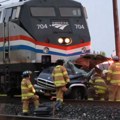Tragedija u Njujorku: Putnički voz udario u automobil: Poginule tri osobe, među žrtvama i dečak (6)