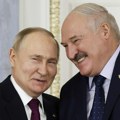 Путин допутовао у Белорусију, на аеродрому у Минску га дочекао Лукашенко