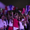 Ko je kako glasao u prvom krugu izbora u Francuskoj: Za koga su se opredelili mladi i ko je najviše pogurao desnicu
