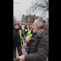 Stariji Novosađanin potegnuo nož na studenta tokom blokade (VIDEO)