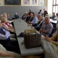Vršački gimnazijalci i profesorka na okupu 60 godina nakon mature