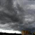 Zbog oluje aerodrom u Budimpešti zatvoren, vozovi na glavnim prugama zaustavljeni