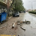 Olujno nevreme zahvatilo Čačak, vetar obarao drveće