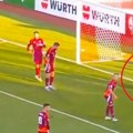 Napravili veliko iznenađenje u grupi sa Srbijom, a ovaj gol se retko viđa: Komična reakcija golmana Letonije
