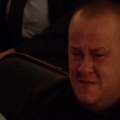 Sin Halida Bešlića guši se u suzama na komemoraciji: Prijatelj ga sve vreme grli i teši, potresne scene u Narodnom pozorištu…