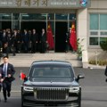 Si Đinping u kolima, a oko njega trče telohranitelji: Kako kineski lider dobija ‘živi štit’ u stvarnom životu (foto)