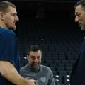 Zagrljaj Srba u NBA: Divac grlio Jokića pred meč i tražio od njega da mu pokaže jednu stvar