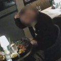 Čupa dlake s kose, pa ih baca u hranu: Dvojica Britanaca pokušala da prevare restoran za skoro 200 evra, a onda je isplivao…