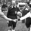 Kultna fotografija sa Svetskog prvenstva u fudbalu 1962. pokrenula neverovatne teorije: "Da li je moguće?"