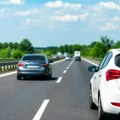 Mnogi vozači ovo ne znaju: Kada je prolazak sa desne strane dozvoljen, a kada sledi kazna?