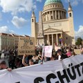 Hiljade ljudi širom Nemačke protestovalo protiv ekstremne desnice: Zahtevano da se pokrene postupak za zabranu AfD (foto)