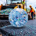 Više od 6.000 plastičnih flaša pretvorili u asfalt: Neobičan način reciklaže mogao bi da promeni izgradnju puteva