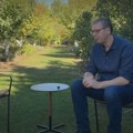 Vučić u duelu sa slikom Ilije Srdanovića i kamenom za kupus: SNS kandidat za premijera se raspravlja sa praznom stolicom VIDEO…